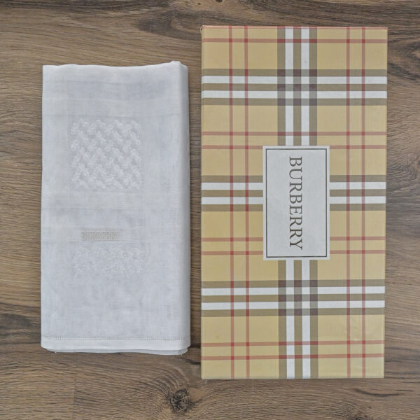 شماغ بربري ابيض Burberry